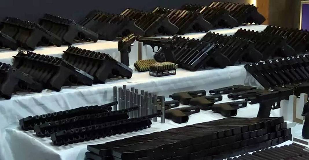 Oyuncak dükkanının alt katına inen polisin ağzı açık kaldı! Şehrin göbeğinde üretim atölyesi kurmuşlar 6